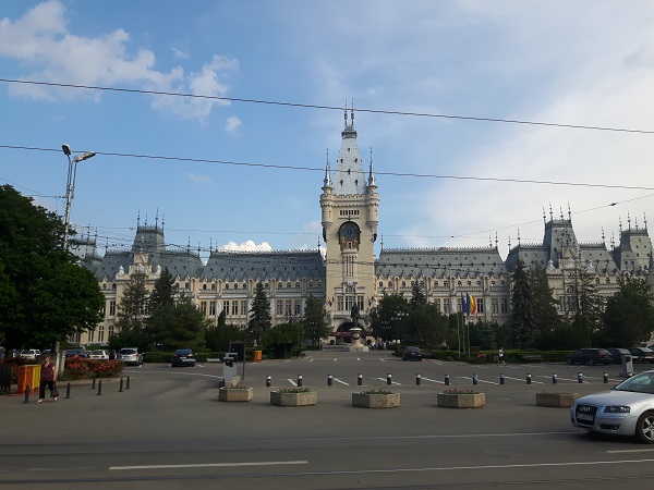 The presidential palace in Iasi. Iasi is the second largest city in Romania, often termed the cultural capital, and is the historical capital in one of the three countries that unified to what we today know as Romania. It is sometimes called the city of a hundred churches, a well-earned nickname considering all the churches we saw in the downtown area. Photo: Lena S. Tøfte